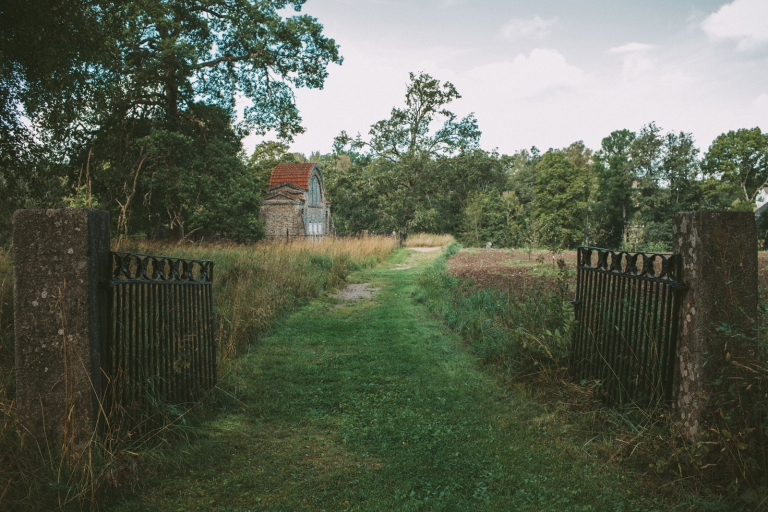 Ingång till mausoleum Färna Herrgård