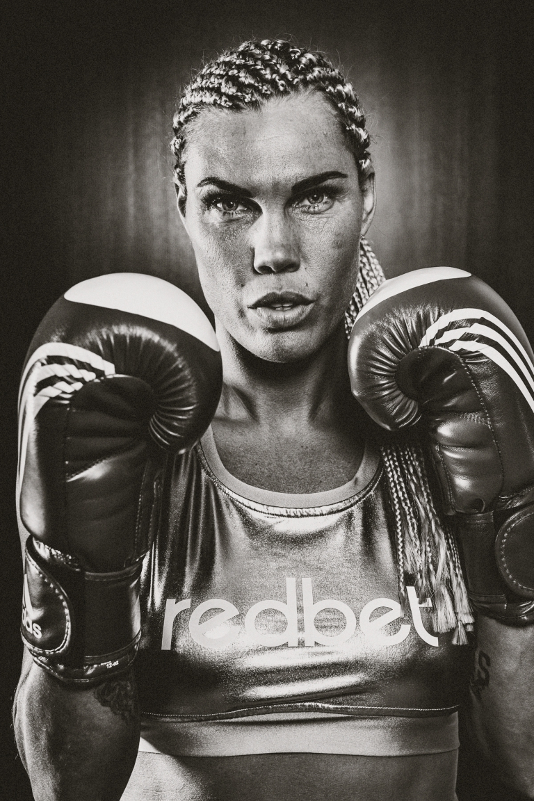 002-mikaela_lauren_swedish_Super_Welterweight_in_the_world_boxer__fotograf-henrik-mill