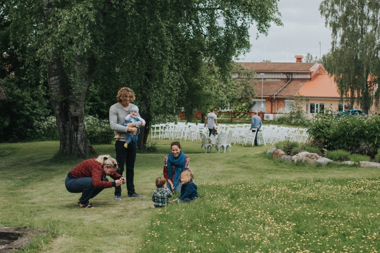 004-melody_martin_swedish_wedding_brollop_hem_till_garden_vasteras_fotograf_henrik_mill