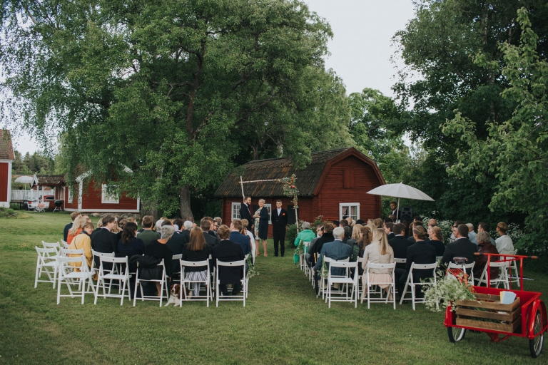 056-melody_martin_swedish_wedding_brollop_hem_till_garden_vasteras_fotograf_henrik_mill