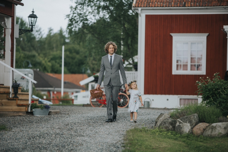 057-melody_martin_swedish_wedding_brollop_hem_till_garden_vasteras_fotograf_henrik_mill