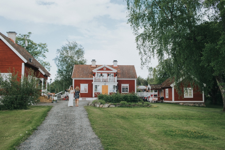 060-melody_martin_swedish_wedding_brollop_hem_till_garden_vasteras_fotograf_henrik_mill