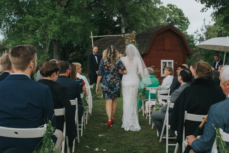 061-melody_martin_swedish_wedding_brollop_hem_till_garden_vasteras_fotograf_henrik_mill