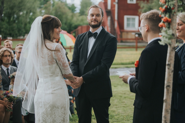 065-melody_martin_swedish_wedding_brollop_hem_till_garden_vasteras_fotograf_henrik_mill