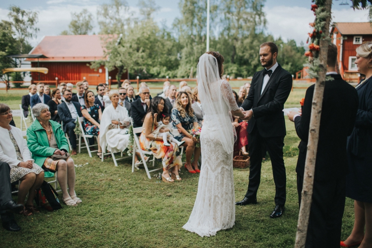 070-melody_martin_swedish_wedding_brollop_hem_till_garden_vasteras_fotograf_henrik_mill