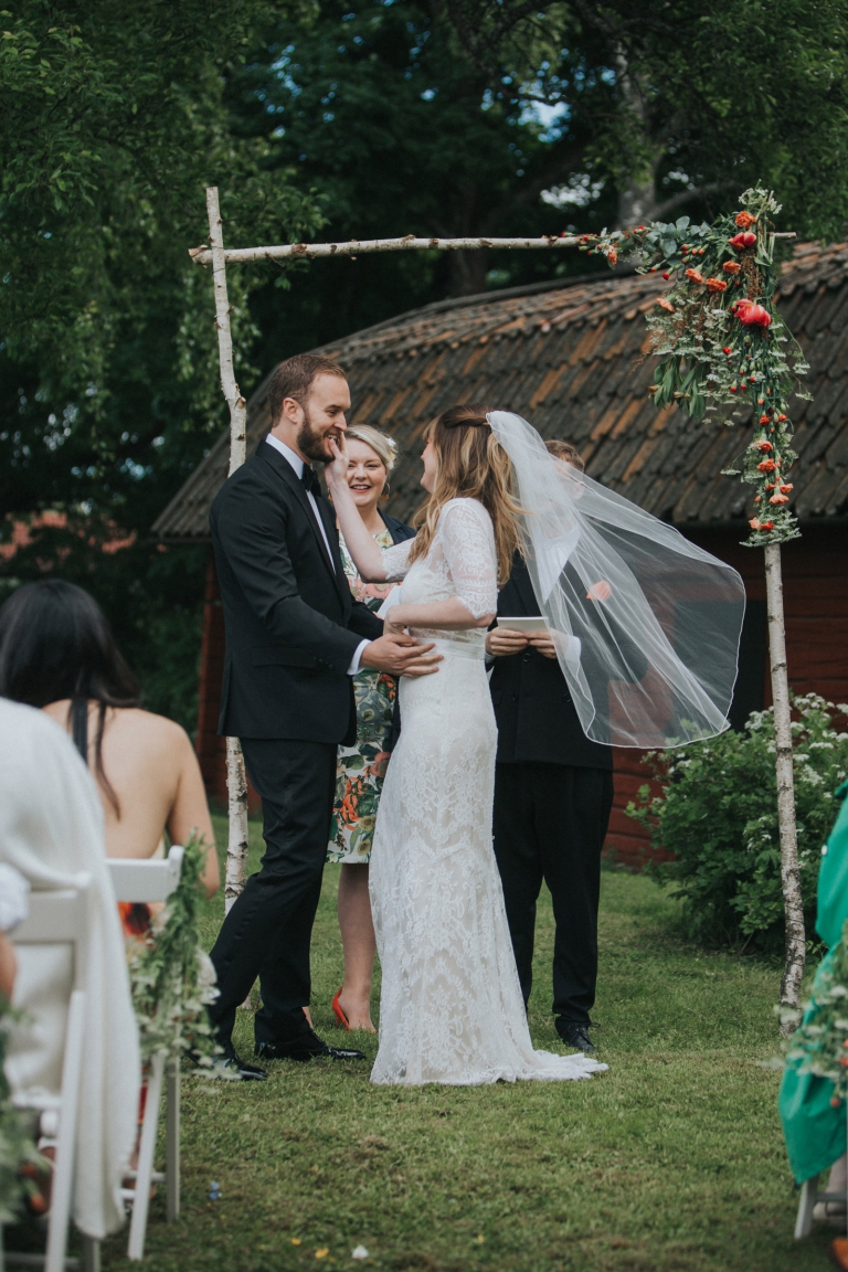 075-melody_martin_swedish_wedding_brollop_hem_till_garden_vasteras_fotograf_henrik_mill