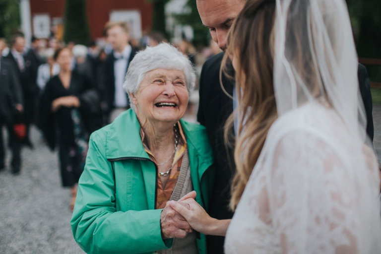 080-melody_martin_swedish_wedding_brollop_hem_till_garden_vasteras_fotograf_henrik_mill