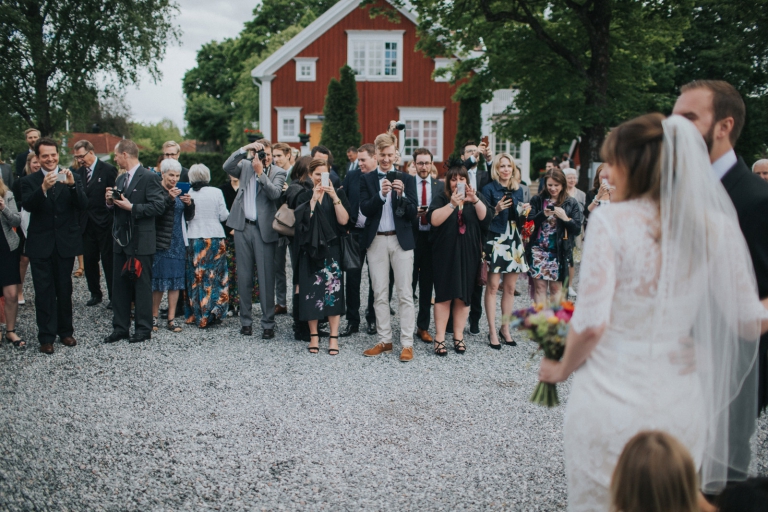 081-melody_martin_swedish_wedding_brollop_hem_till_garden_vasteras_fotograf_henrik_mill