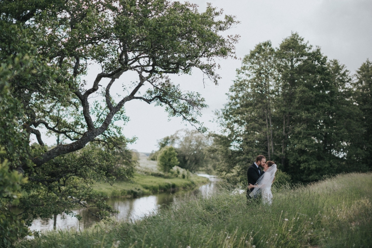 092-melody_martin_swedish_wedding_brollop_hem_till_garden_vasteras_fotograf_henrik_mill