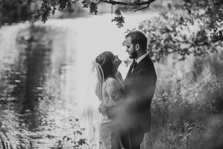 103-melody_martin_swedish_wedding_brollop_hem_till_garden_vasteras_fotograf_henrik_mill