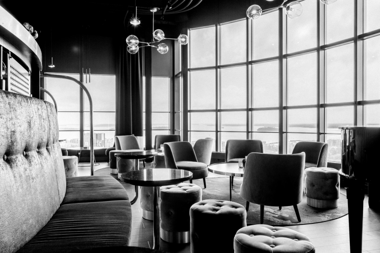 Skybar hotel Bar Skrapan interior interiör fotografering foto nyrenoverad bar retro fotograf Henrik Mill Västerås Sverige