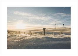 Motiv från Svenska fjällen skidlift sol vacker vy fine art print poster fotograf Henrik Mill