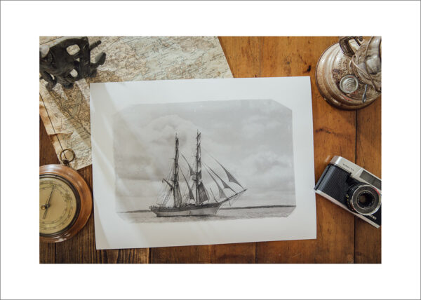 Retro bord med sjökort barometer sjöman oljelampa analog kamera Fotograf Henrik Mill Fine Art Print